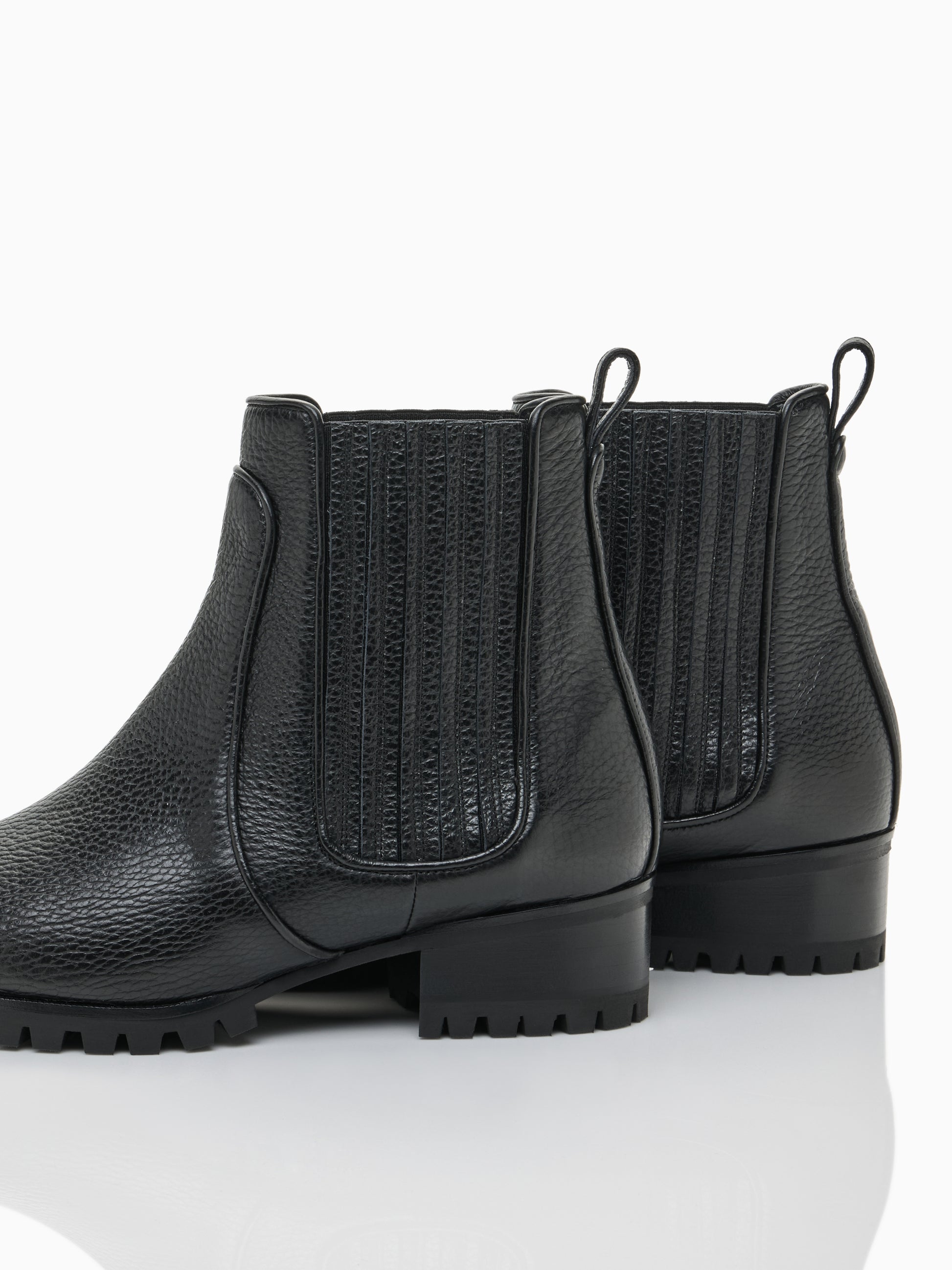 Perfect Marnie 35 in Black Pebbled Calf