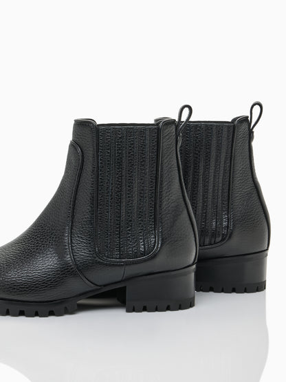 Perfect Marnie 35 in Black Pebbled Calf