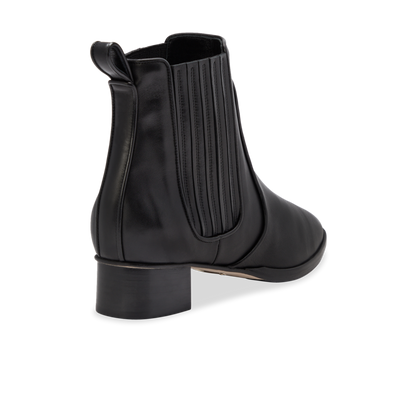 Perfect Chelsea Boot 30 in Black Calf