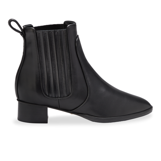 Perfect Chelsea Boot 30 in Black Calf