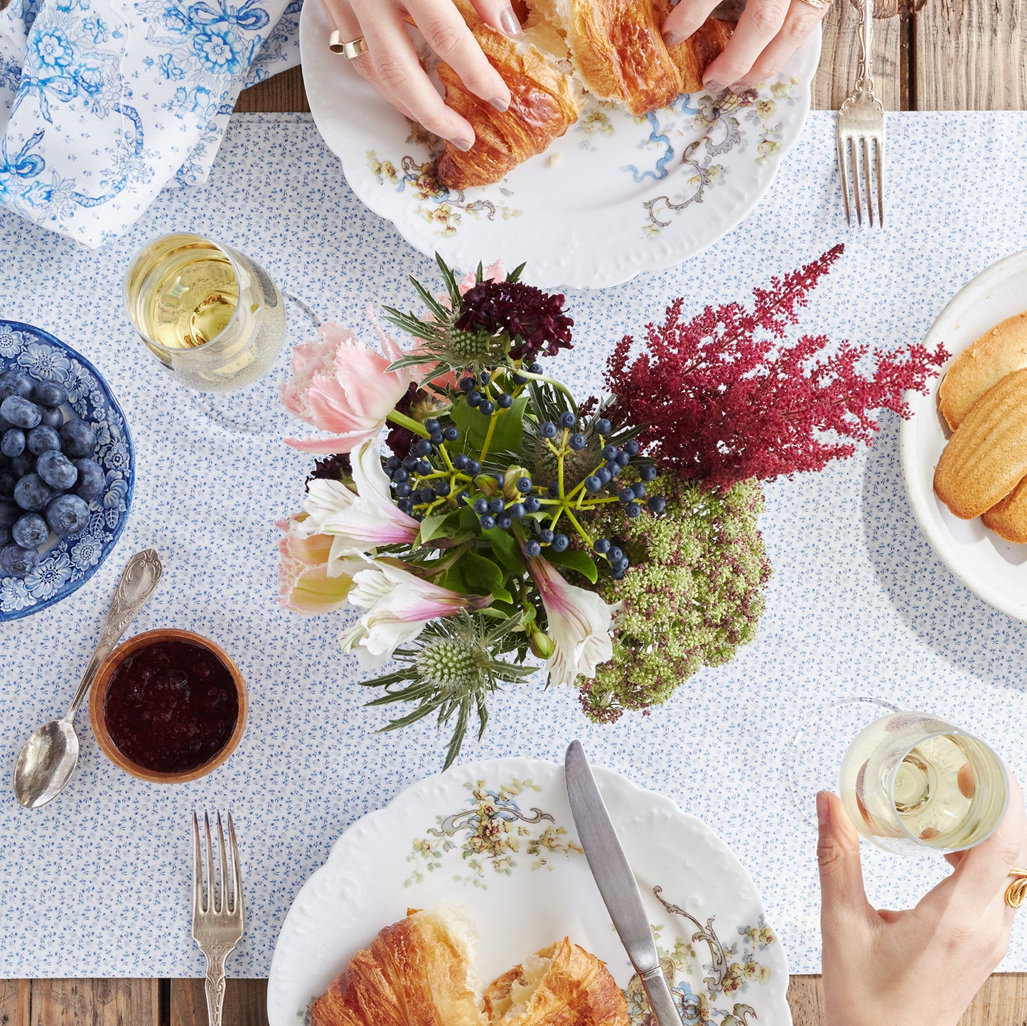 Table Runner Sarah Flint x Maman Blue And White Ditsy Floral Cotton