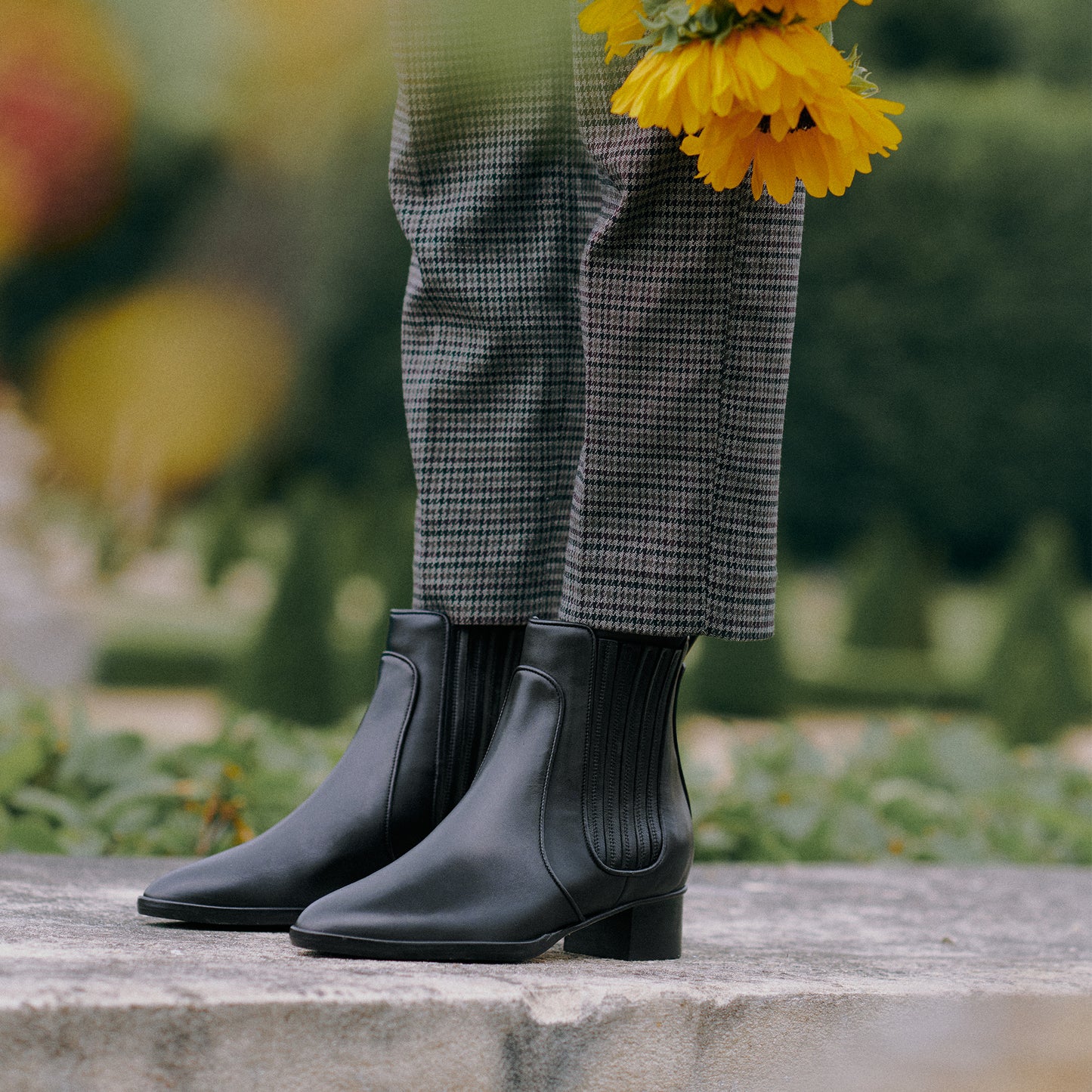 Perfect Chelsea Boot 30 in Black Calf